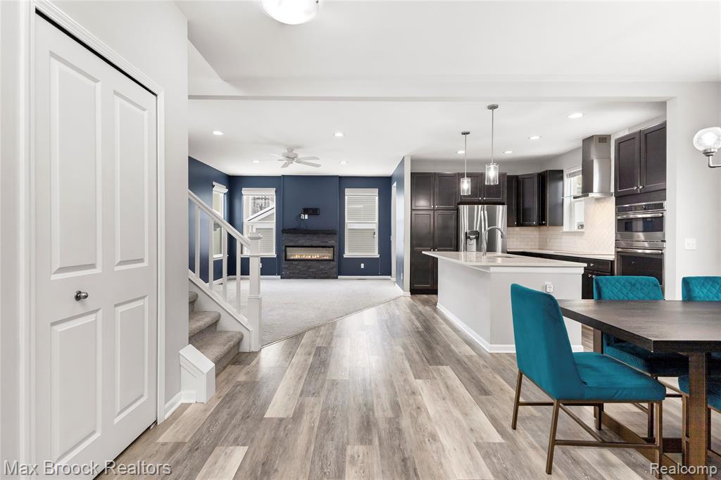 4211 Kent Road Royal Oak, MI 48073 - Photo 5 of 54