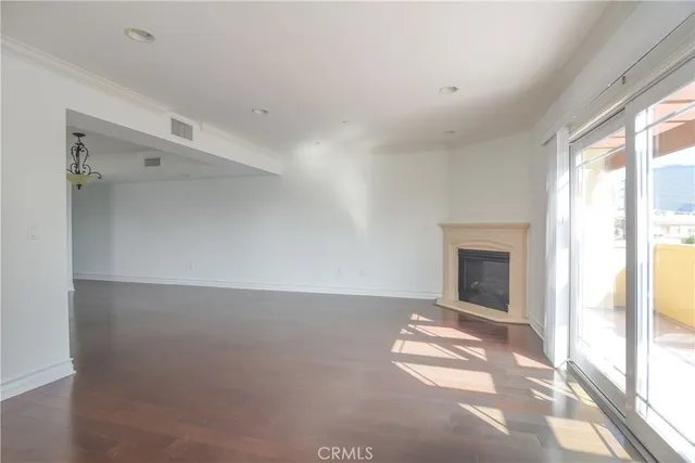 a view of empty room with floor to ceiling window