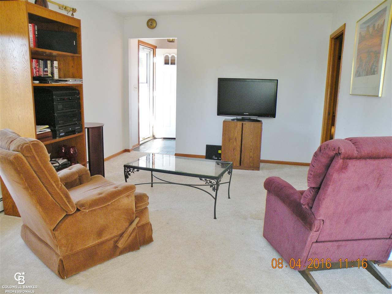 1817 North River Road St. Clair, MI 48079 - Photo 23 of 39 Lioving room guest house