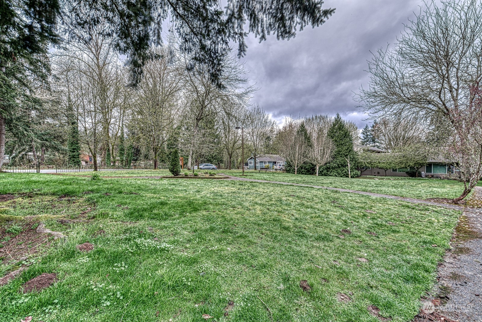 750 3rd Avenue Northwest Issaquah, WA 98027 - Photo 18 of 19 a view of a green field