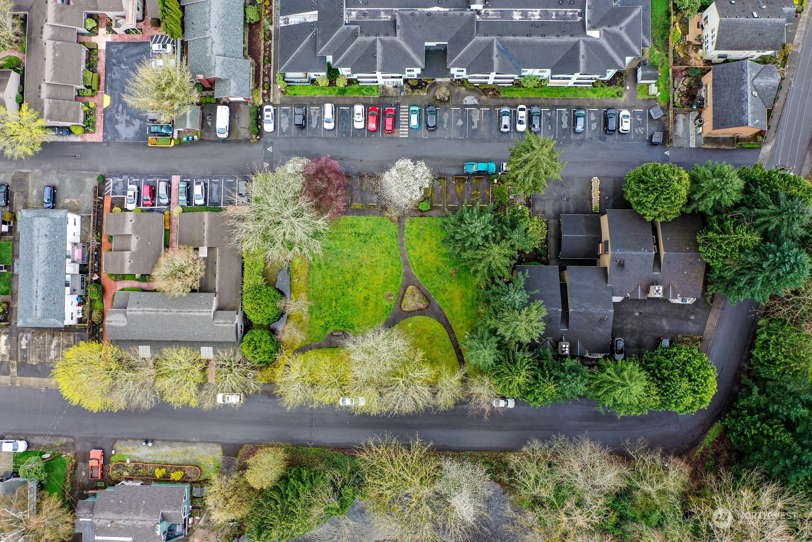 750 3rd Avenue Northwest Issaquah, WA 98027 - Photo 7 of 19 front view of a building with an outdoor space