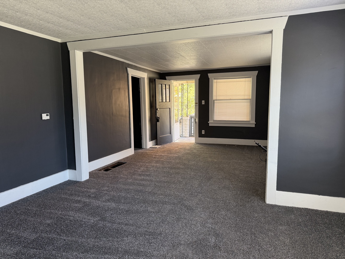 909 West Cushing Street Decatur, IL 62526 - Photo 2 of 6 an empty room that has a large window