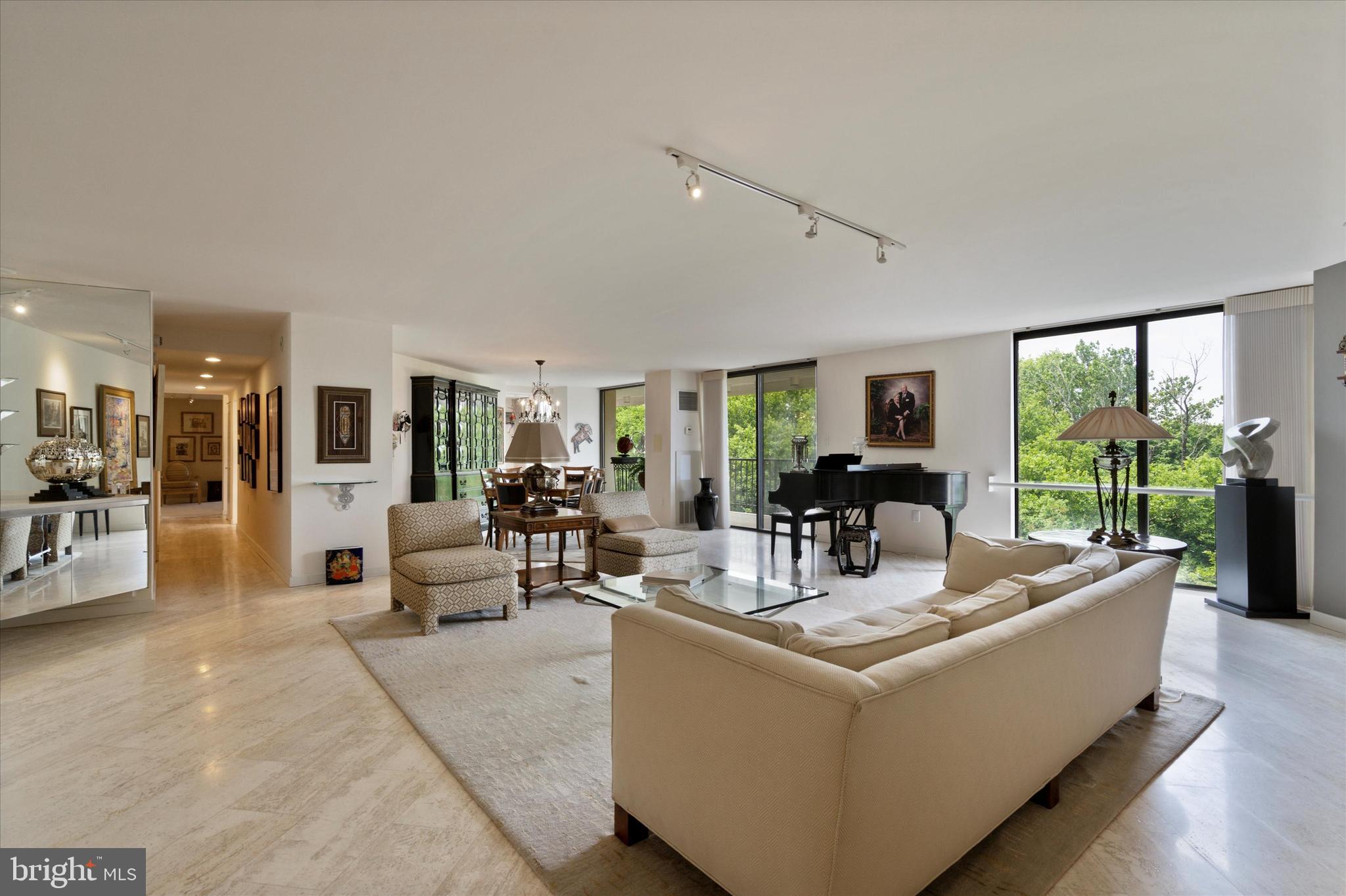 8302 Old York Road, Unit C61 Elkins Park, PA 19027 - Photo 5 of 29 Living Room