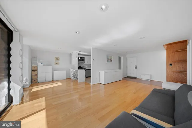 $455,000 | 1510 12th Street North, Unit 303, Arlington, VA 22209