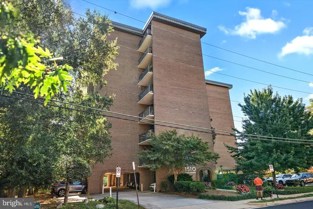 a view of a cars parked in front of a building