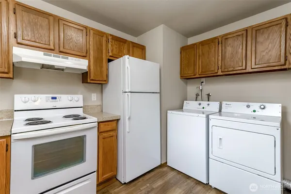 $2,100 | 12123 125th Ave Court East, Puyallup, WA 98374