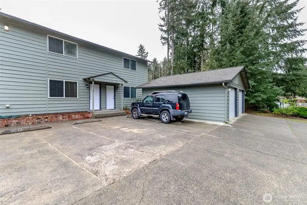 $2,100 | 12123 125th Ave Court East, Puyallup, WA 98374