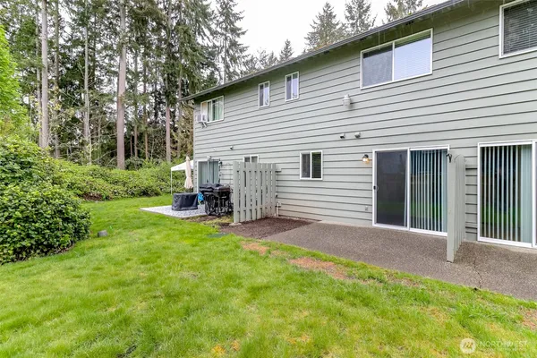 $2,100 | 12123 125th Ave Court East, Puyallup, WA 98374