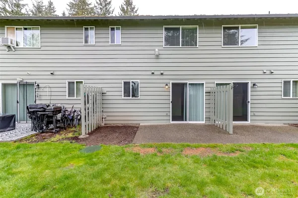 $2,100 | 12123 125th Ave Court East, Puyallup, WA 98374