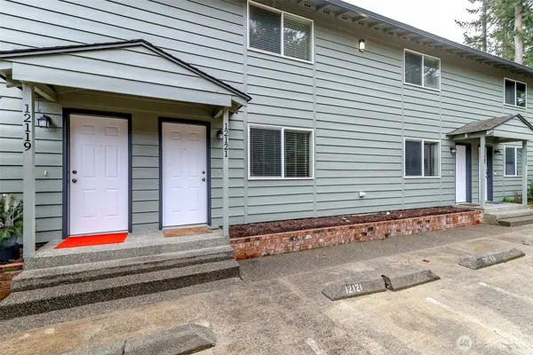 $2,100 | 12123 125th Ave Court East, Puyallup, WA 98374