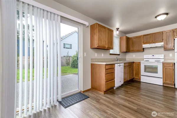 $2,100 | 12123 125th Ave Court East, Puyallup, WA 98374