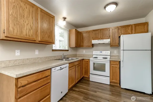 $2,100 | 12123 125th Ave Court East, Puyallup, WA 98374