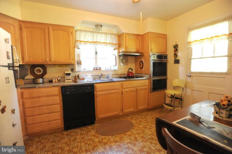 7308 Idylwood Road Falls Church, VA 22043 - Photo 6 of 21 Kitchen