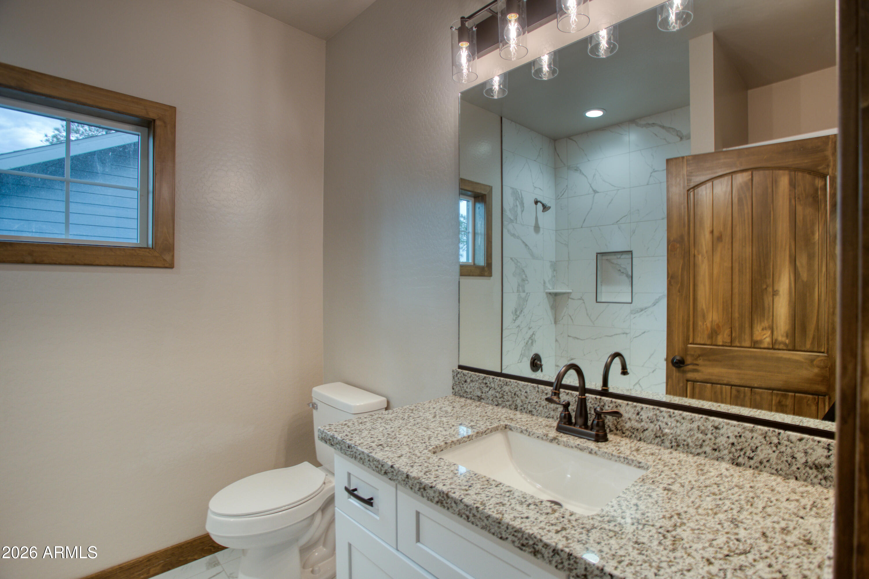 620 Campbell Lane Show Low, AZ 85901 - Photo 21 of 52 GUEST BATH
