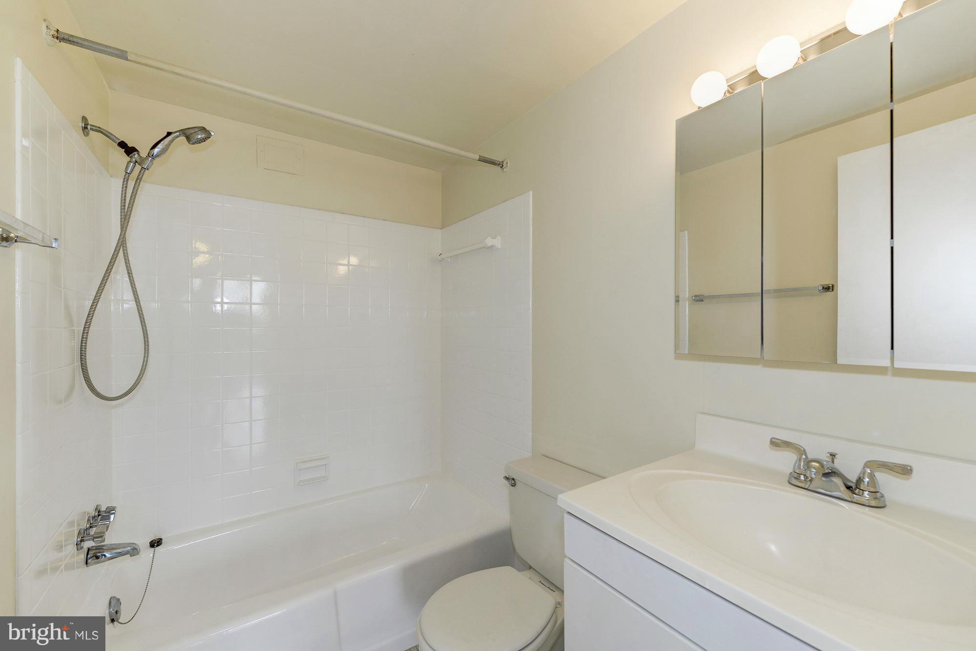 3245 Rio Drive, Unit 702 Falls Church, VA 22041 - Photo 16 of 28 Bath (Master)