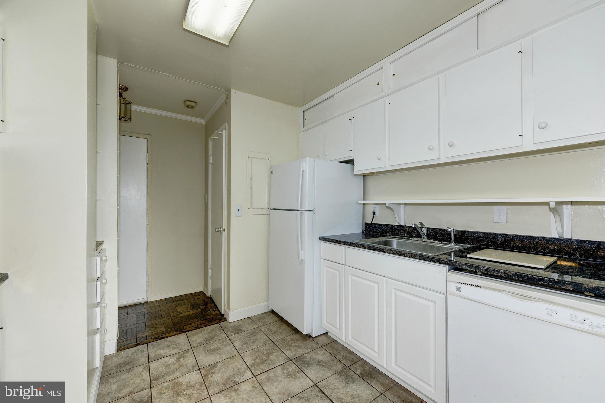 3245 Rio Drive, Unit 702 Falls Church, VA 22041 - Photo 10 of 28 Kitchen