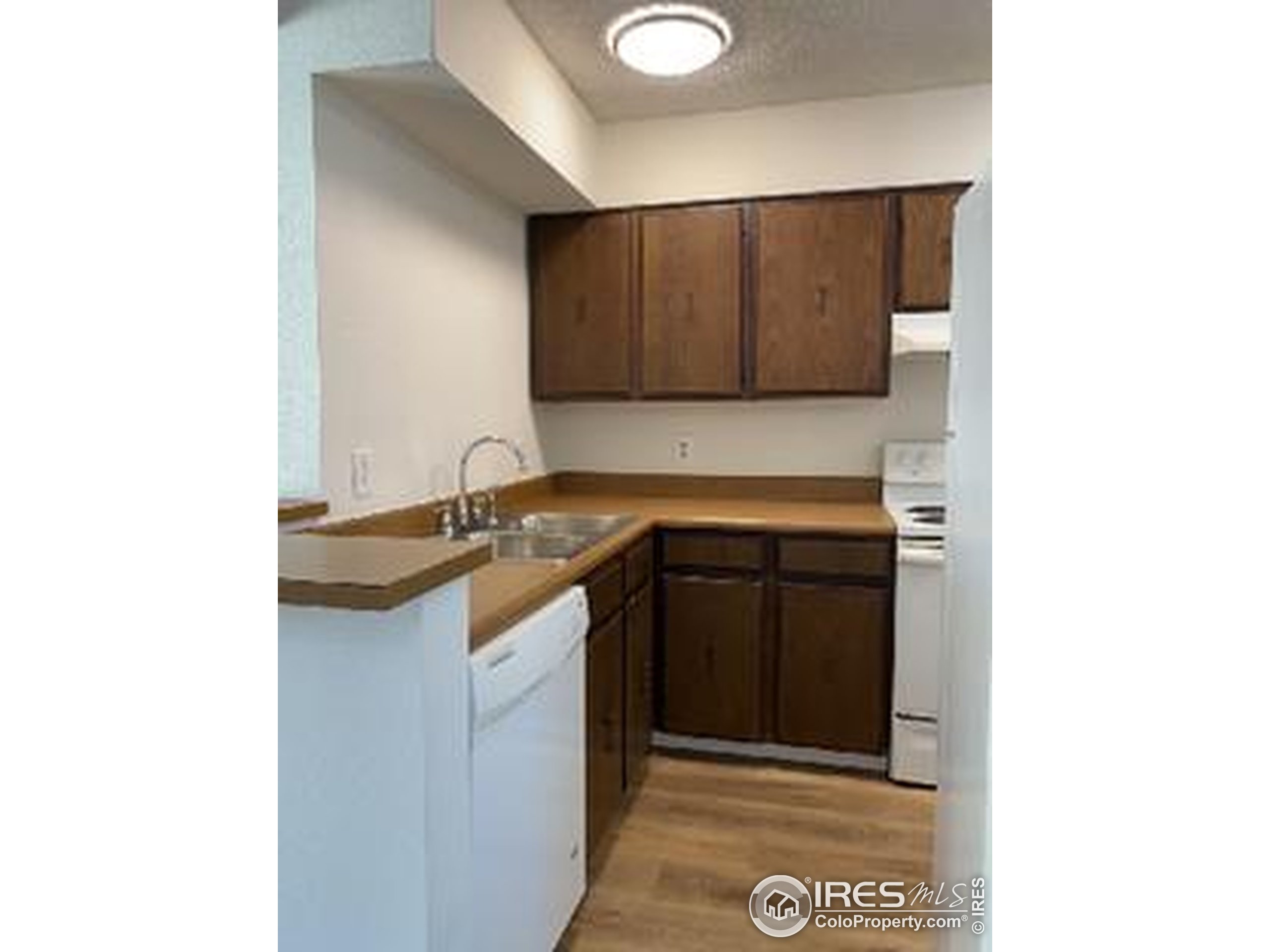 1705 Heatheridge Road, Unit L105 Fort Collins, CO 80526 - Photo 7 of 23