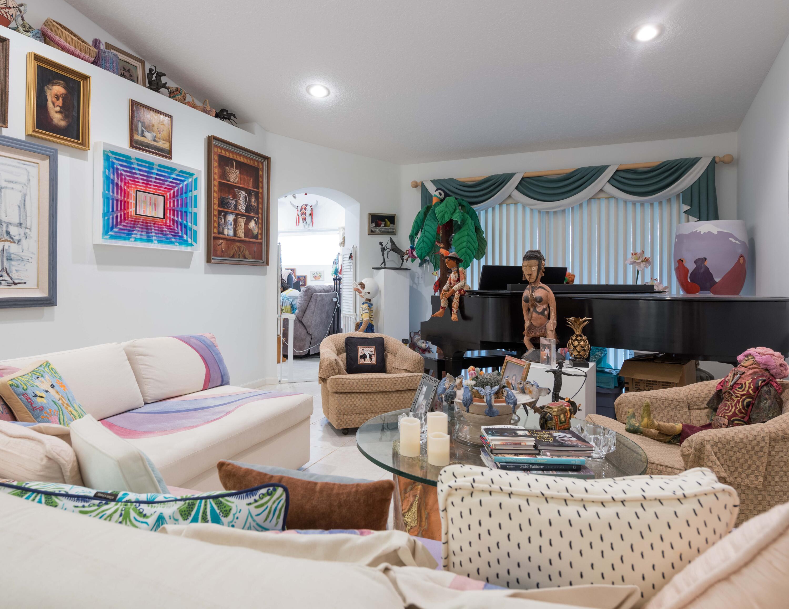 134 East Lee Road Delray Beach, FL 33445 - Photo 14 of 47 Living Room