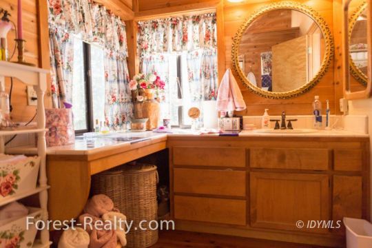 25200 Lodge Road Idyllwild, CA 92549 - Photo 2 of 32 Master Bath