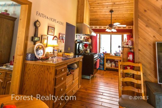 25200 Lodge Road Idyllwild, CA 92549 - Photo 11 of 32 View from family room to kitchen