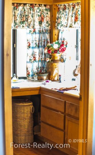25200 Lodge Road Idyllwild, CA 92549 - Photo 3 of 32 Master Bath