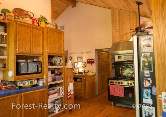 25200 Lodge Road Idyllwild, CA 92549 - Photo 7 of 32 Kitchen