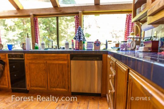 25200 Lodge Road Idyllwild, CA 92549 - Photo 9 of 32 Kitchen
