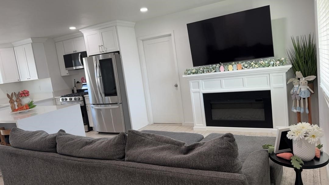 1523 East 126th Street Compton, CA 90222 - Photo 3 of 22 Living Room Photo