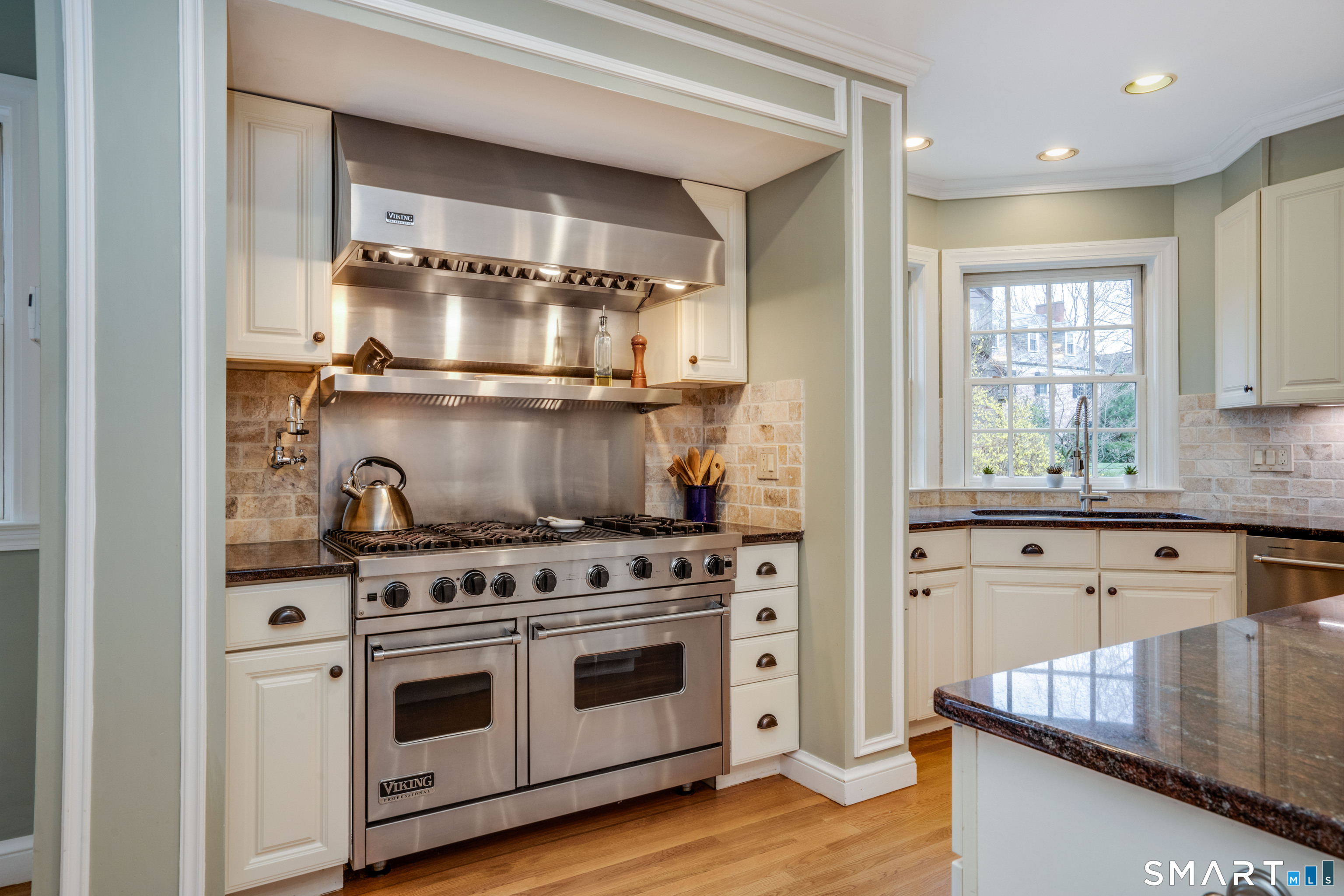 26 Fernwood Road West Hartford, CT 06119 - Photo 11 of 41