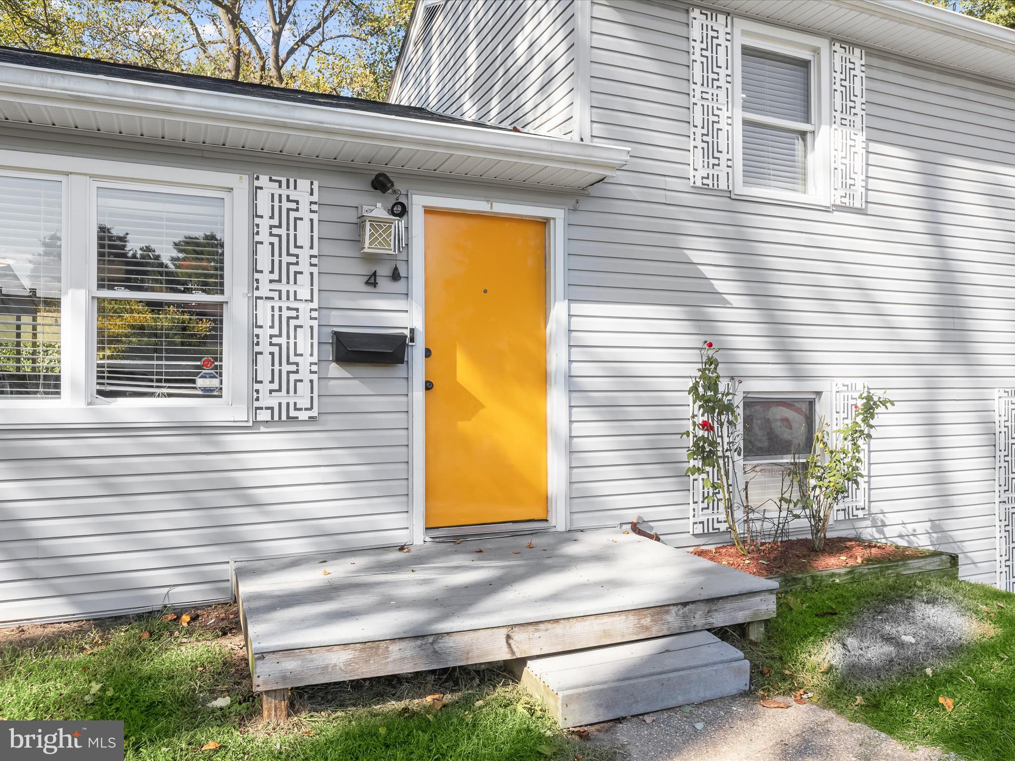4 Ridgely Road Glen Burnie, MD 21061 - Photo 2 of 47 a view of brick house with a small entryway
