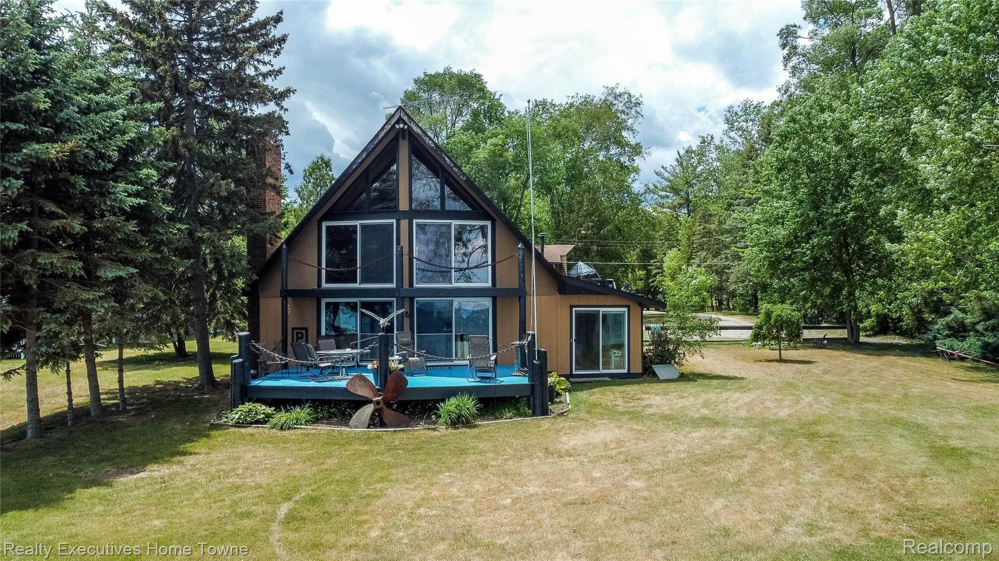 8281 Lakeshore Road Lexington, MI 48450 - Photo 8 of 29 DJI_0181.jpg