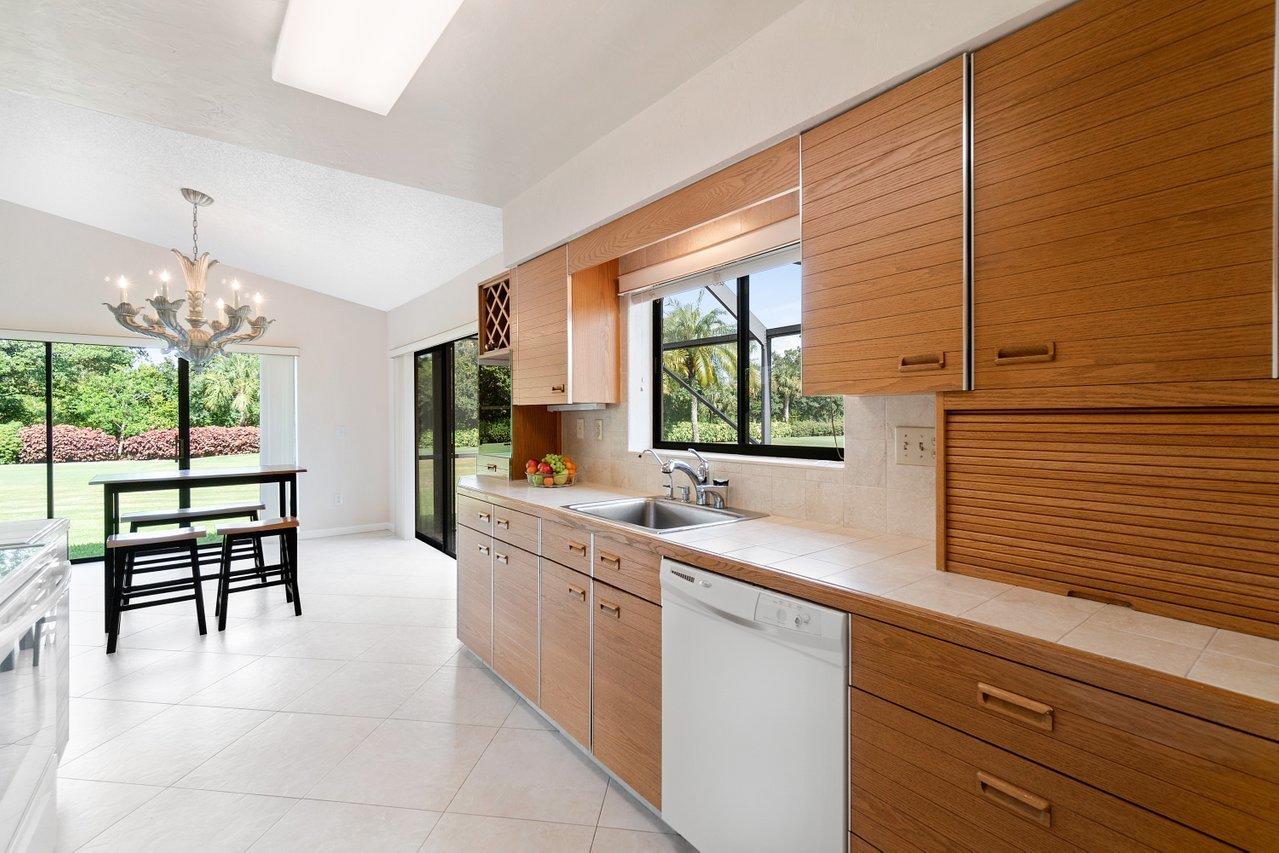 11165 Highland Circle Boca Raton, FL 33428 - Photo 11 of 40 013-11165HighlandCircle-BocaRaton-FL-334