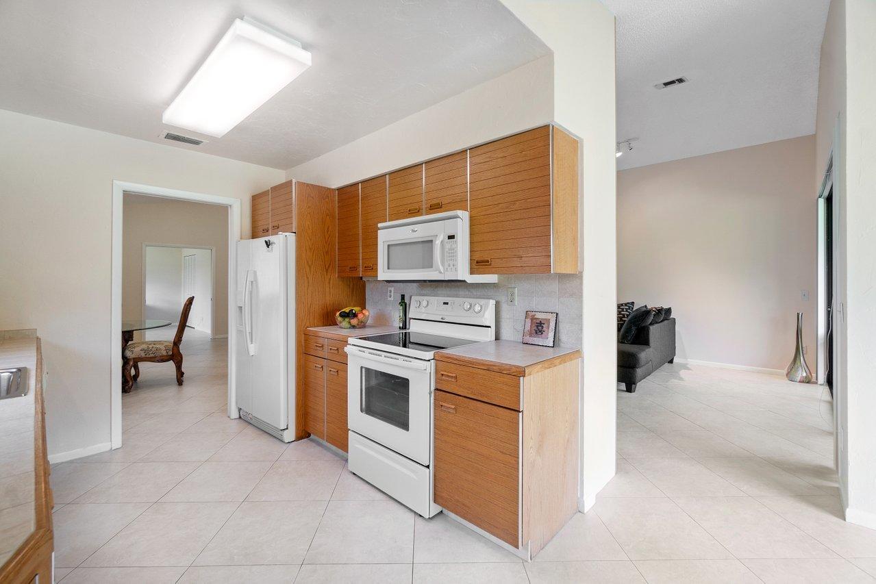 11165 Highland Circle Boca Raton, FL 33428 - Photo 13 of 40 015-11165HighlandCircle-BocaRaton-FL-334
