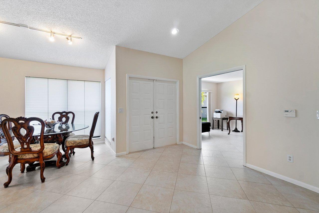 11165 Highland Circle Boca Raton, FL 33428 - Photo 5 of 40 006-11165HighlandCircle-BocaRaton-FL-334