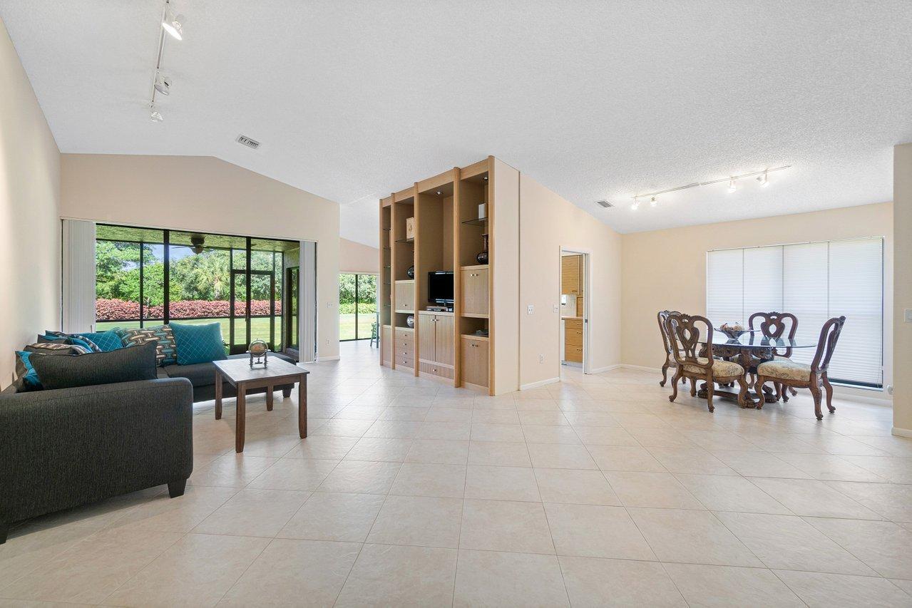 11165 Highland Circle Boca Raton, FL 33428 - Photo 6 of 40 008-11165HighlandCircle-BocaRaton-FL-334