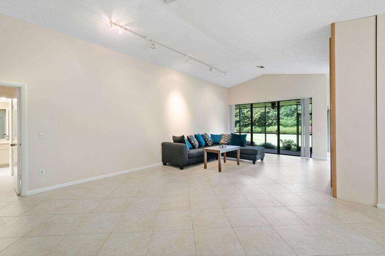 11165 Highland Circle Boca Raton, FL 33428 - Photo 8 of 40 010-11165HighlandCircle-BocaRaton-FL-334