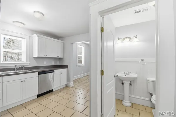 $2,100 | 7148 Kensington Avenue, St. Louis, MO 63143