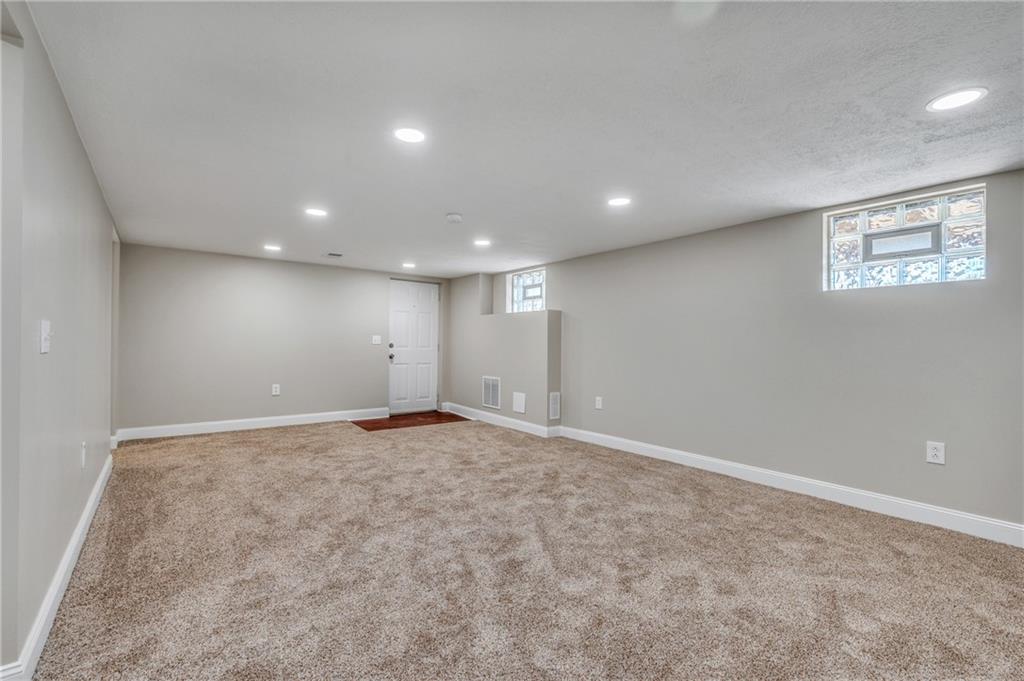 141 Tilford Road Pittsburgh, PA 15235 - Photo 15 of 25 Gallery Image 15