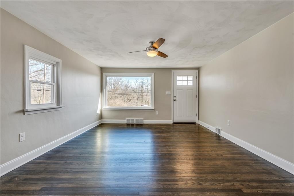 141 Tilford Road Pittsburgh, PA 15235 - Photo 3 of 25 Gallery Image 3