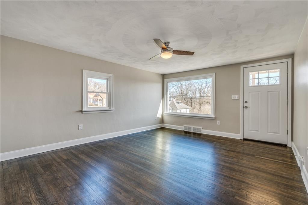 141 Tilford Road Pittsburgh, PA 15235 - Photo 4 of 25 Gallery Image 4