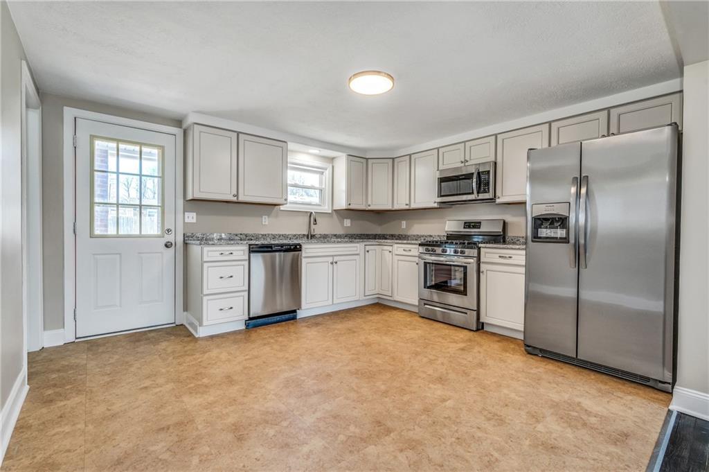 141 Tilford Road Pittsburgh, PA 15235 - Photo 6 of 25 Gallery Image 6