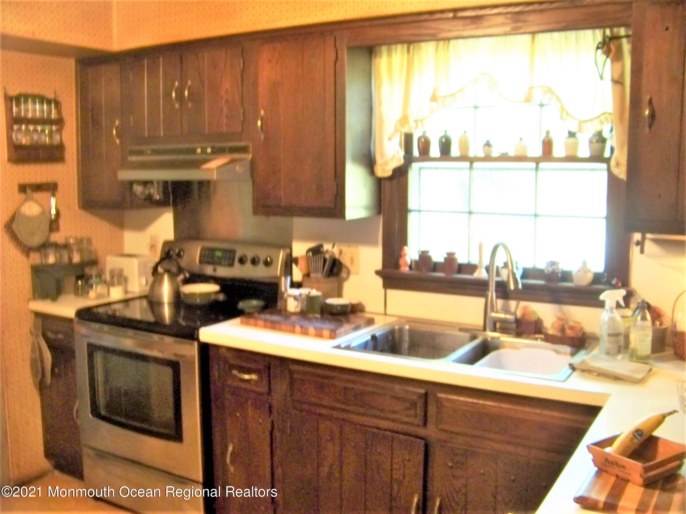 2212 Lacey Road Forked River, NJ 08731 - Photo 8 of 22 8