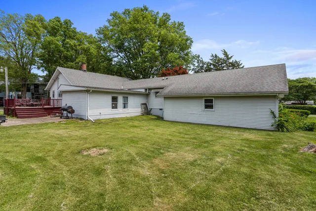 a view of a house with a backyard
