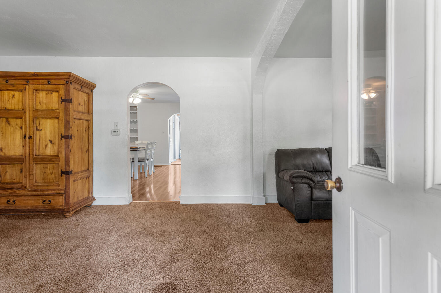 504 South West Union Street Monticello, IL 61856 - Photo 7 of 35 a view of empty room with floor to ceiling window