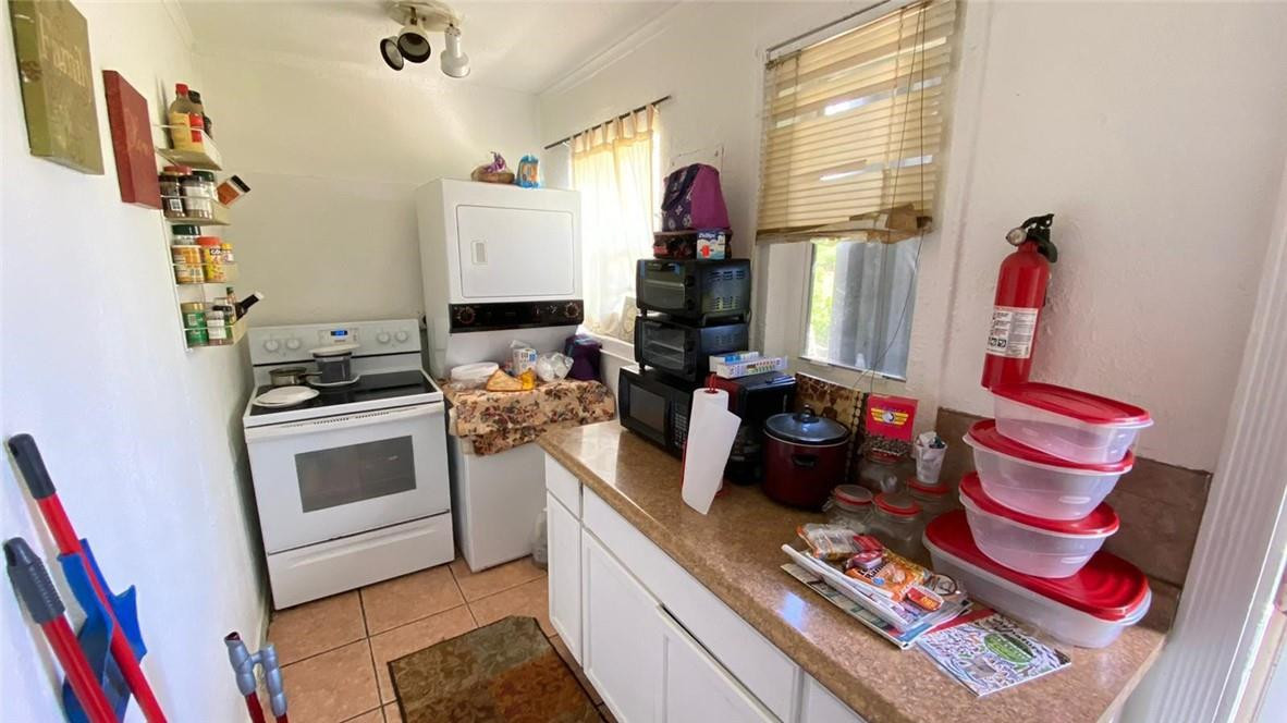 824 West 2nd Street Riviera Beach, FL 33404 - Photo 8 of 18 Photo 8