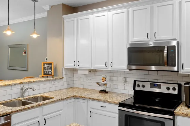 $287,500 | 18122 69th Place North, Maple Grove, MN 55311