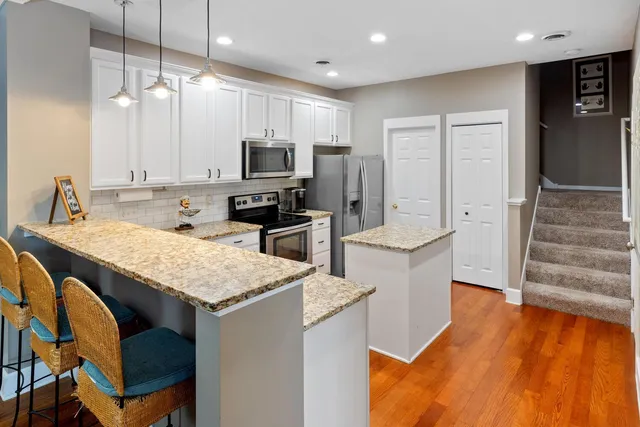 $287,500 | 18122 69th Place North, Maple Grove, MN 55311