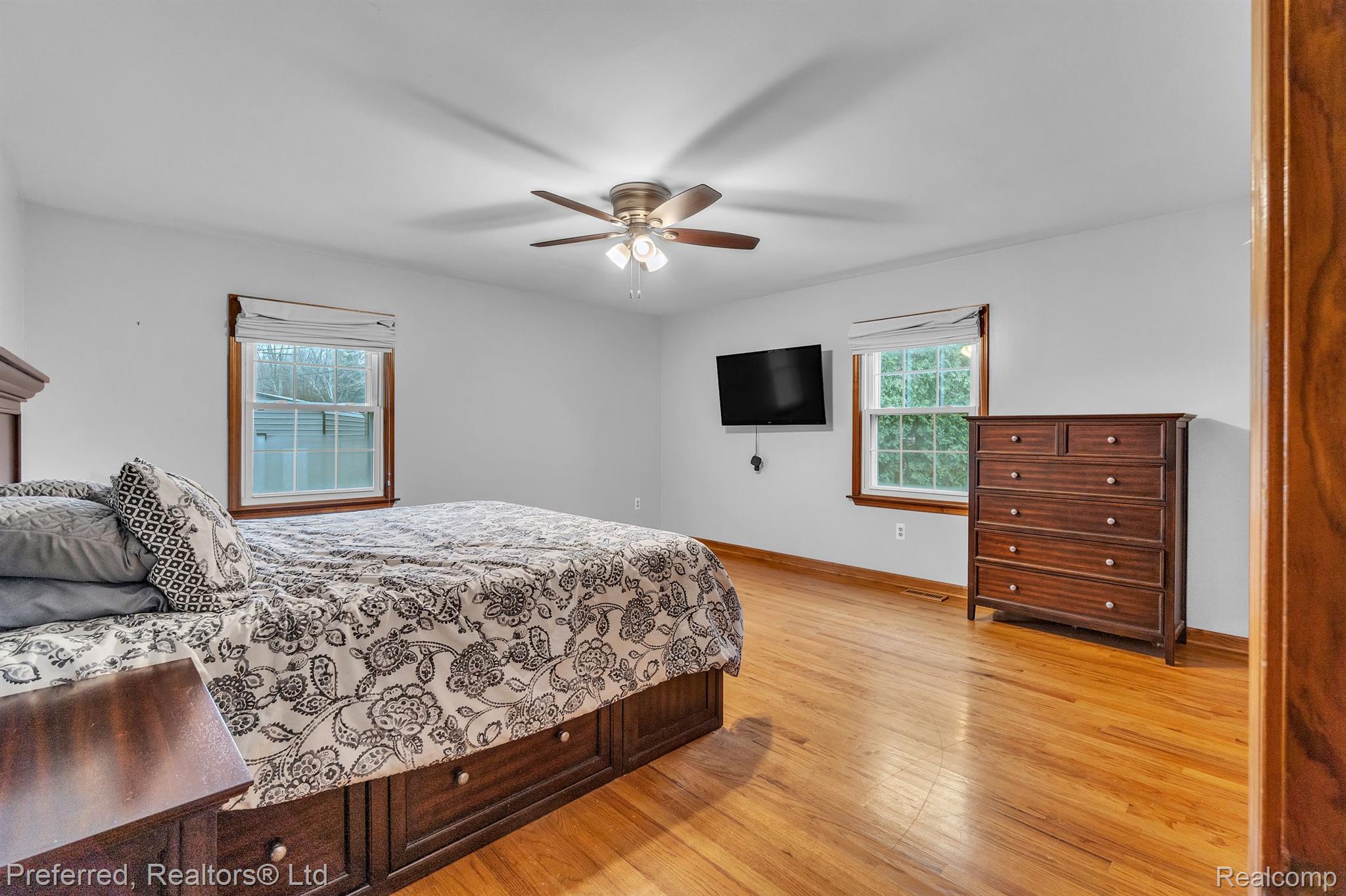 21982 Bell Road New Boston, MI 48164 - Photo 28 of 33 Gallery Image 28