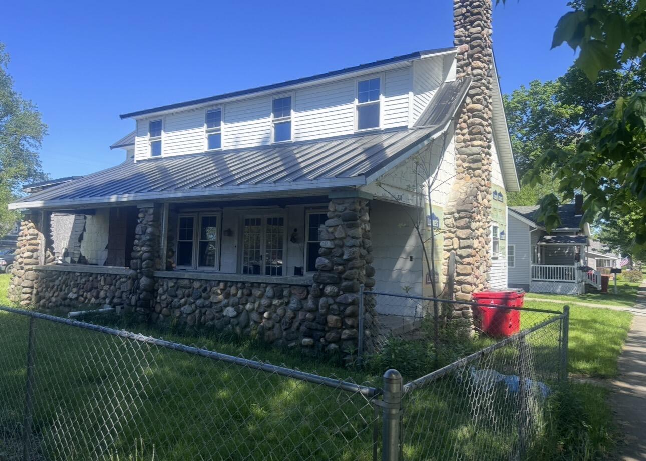 210 North Maple Avenue Argos, IN 46501 - Photo 1 of 1 1290x921