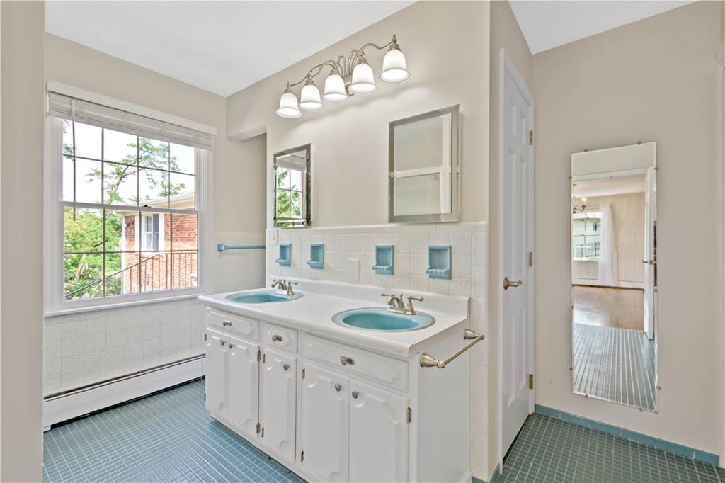 2387 Morrow Road Pittsburgh, PA 15241 - Photo 14 of 25 Gallery Image 14